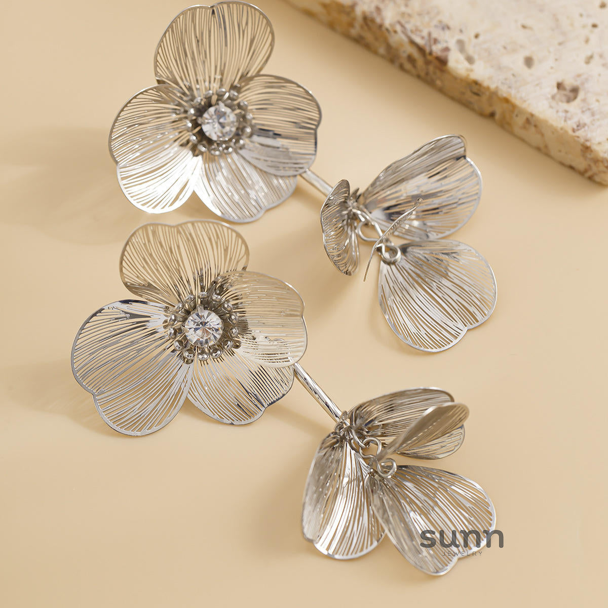 Angelica Ginkgo Blossom Necklace [Y2AXPW3F]
