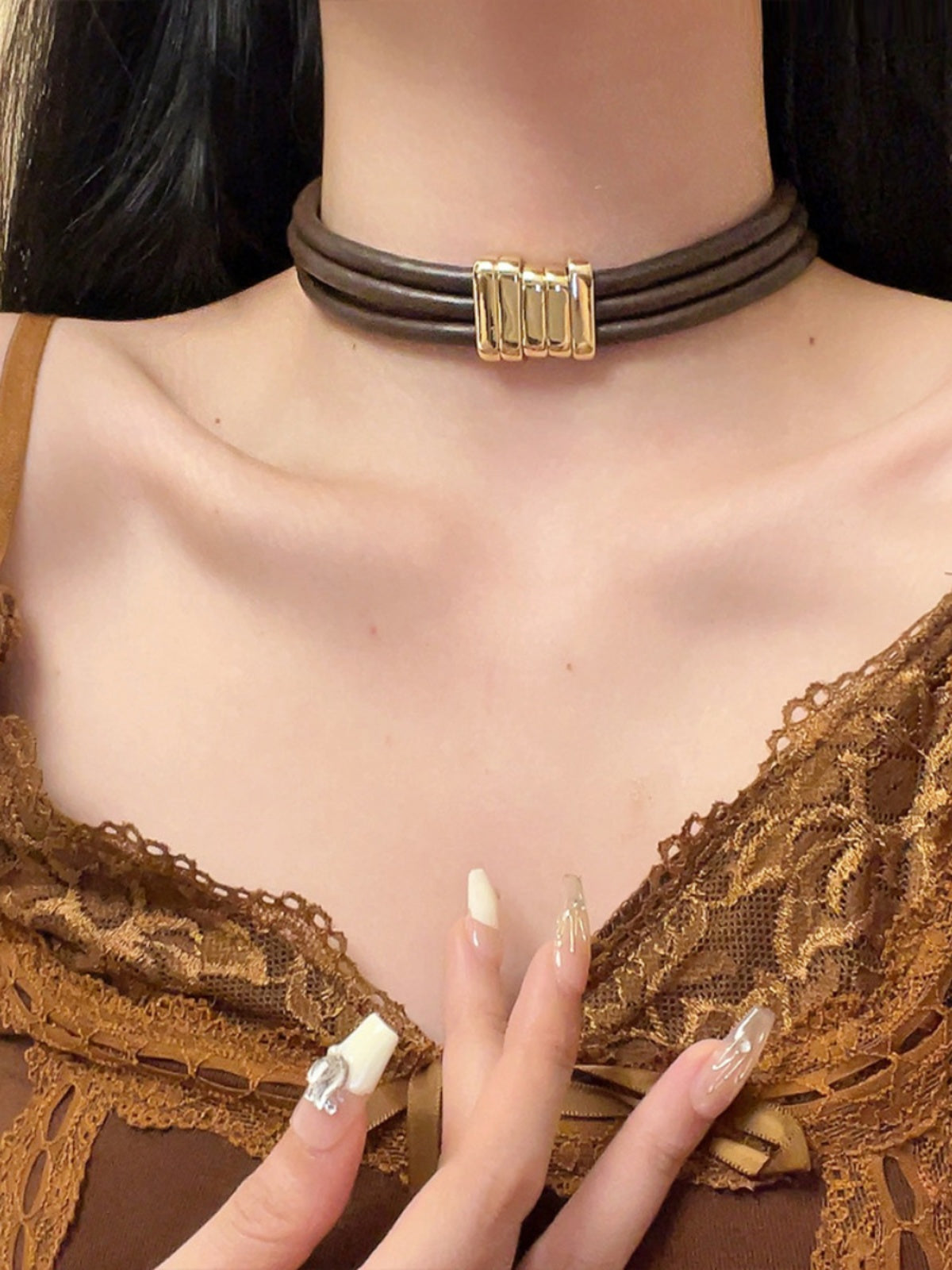 Angelina Layered Leather Choker [1P17DNB1]