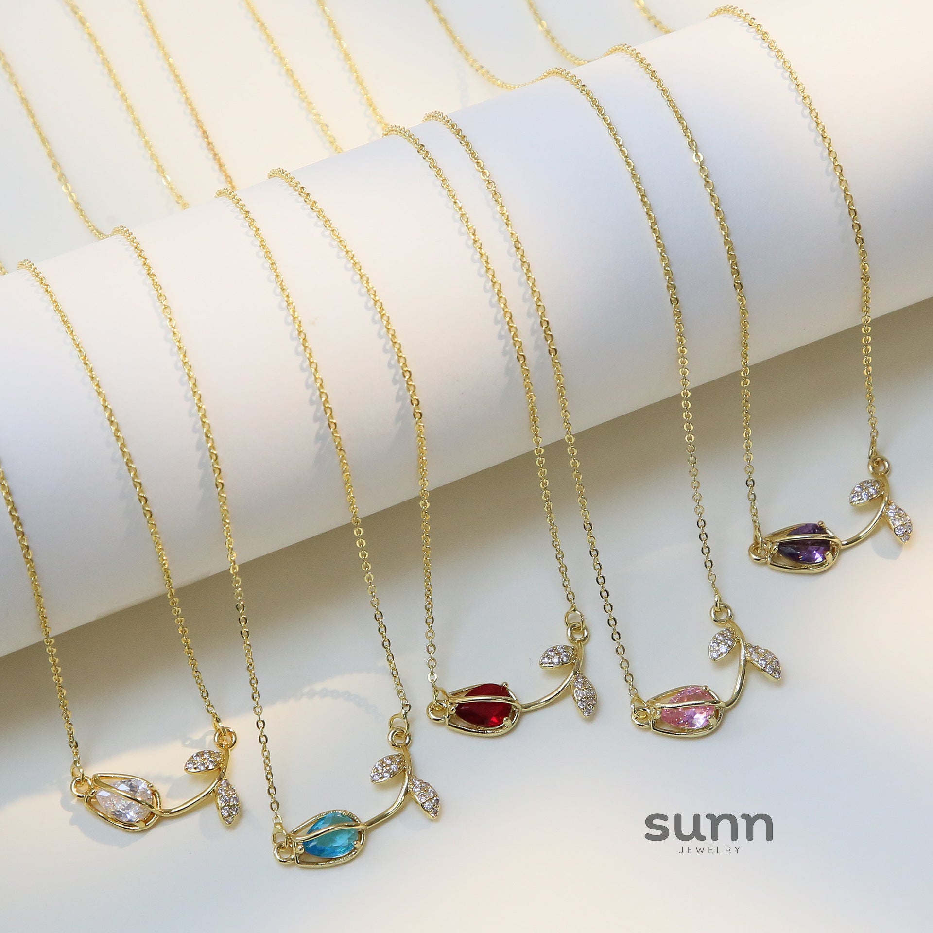 Aniah Zircon Rose Necklace [QUGQRB9J]