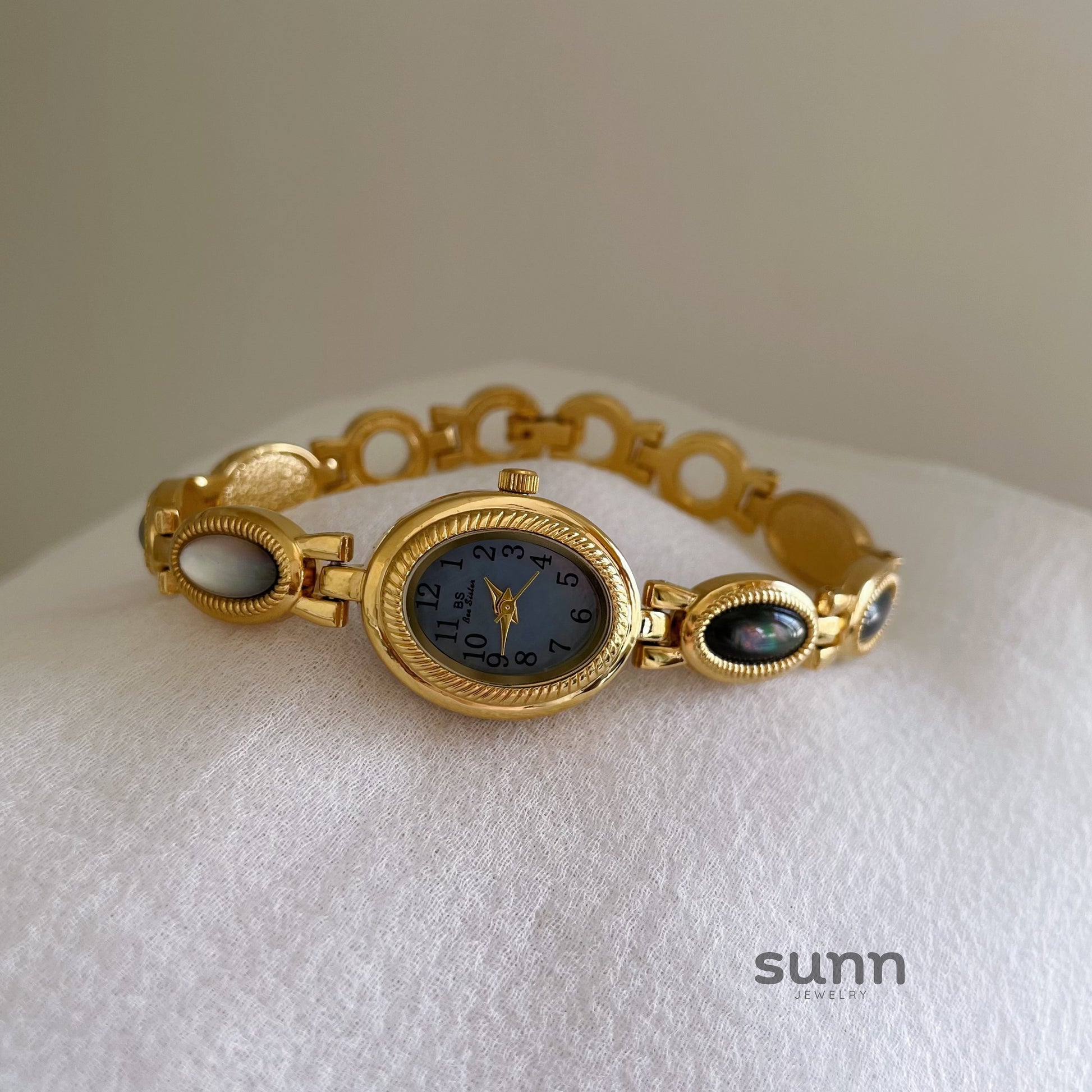 Aniya Mist Pearl Bracelet Watch [2PUVBIJ6]