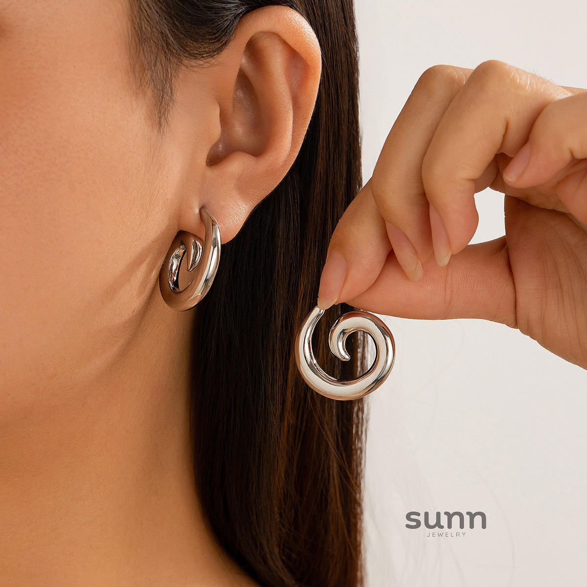 Ann Ocean-Inspired Spiral Earrings [G2EYZ2O0]