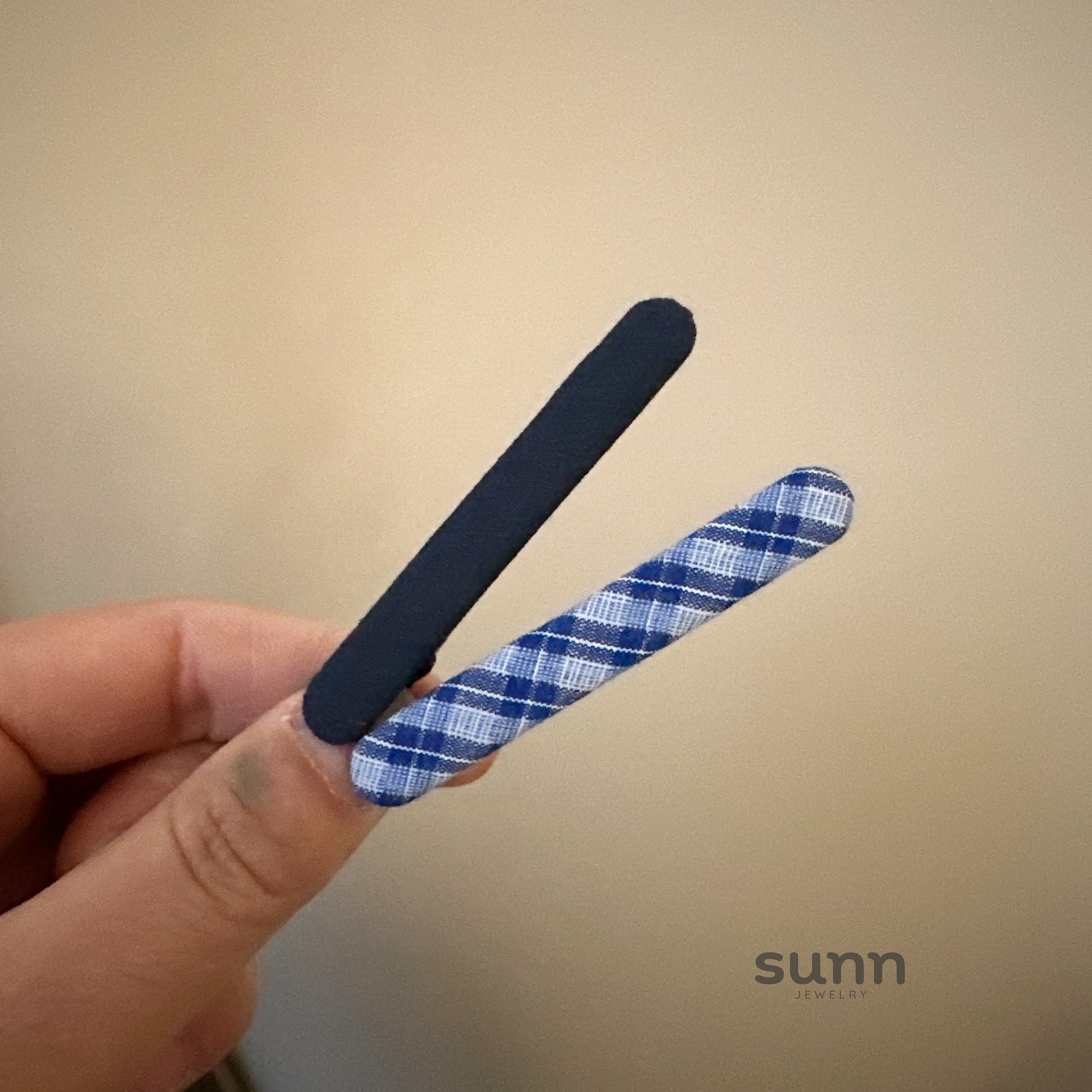 Annah Plaid Fabric Hair Clip [BTTZ1GXT]