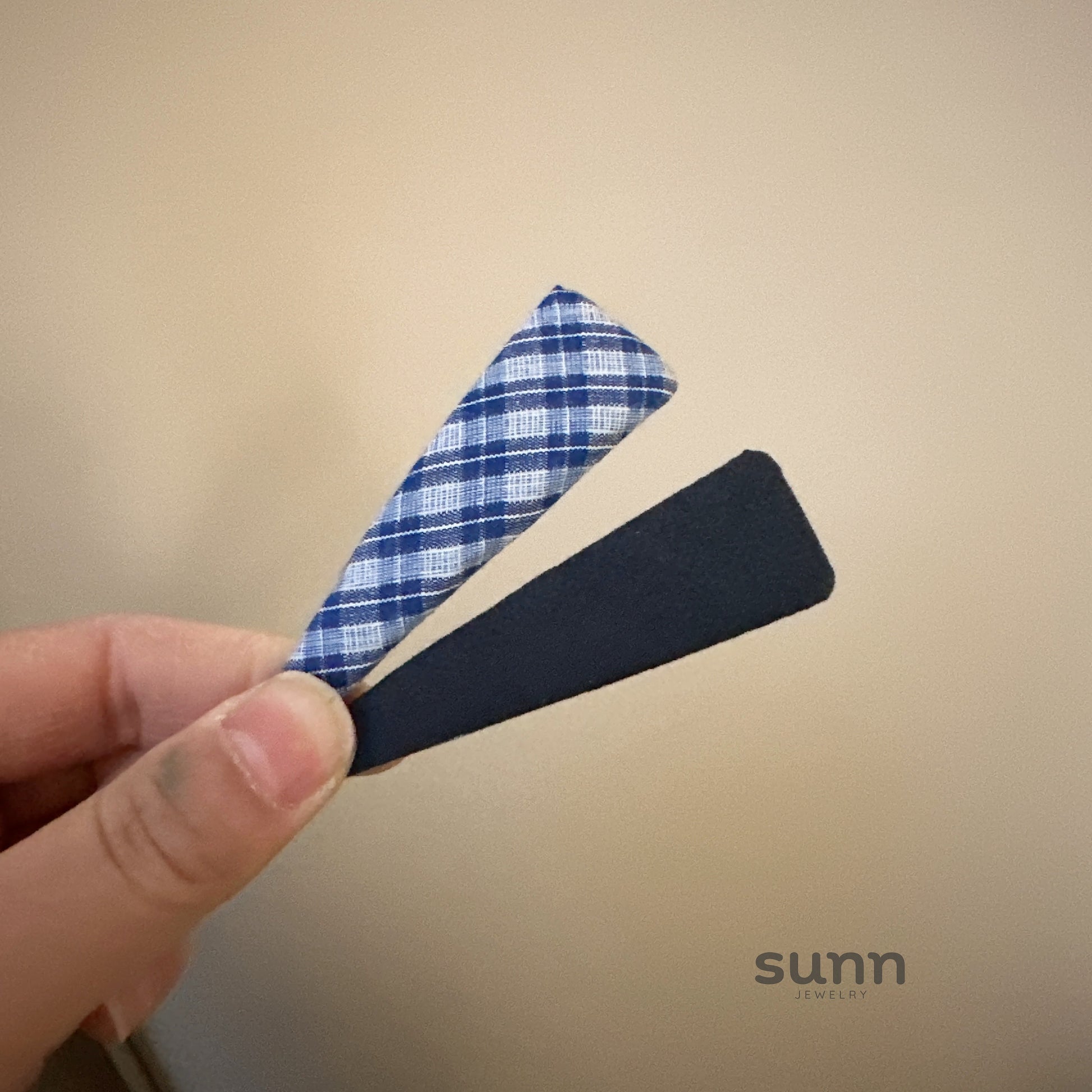 Annah Plaid Fabric Hair Clip [AYW23VUU]
