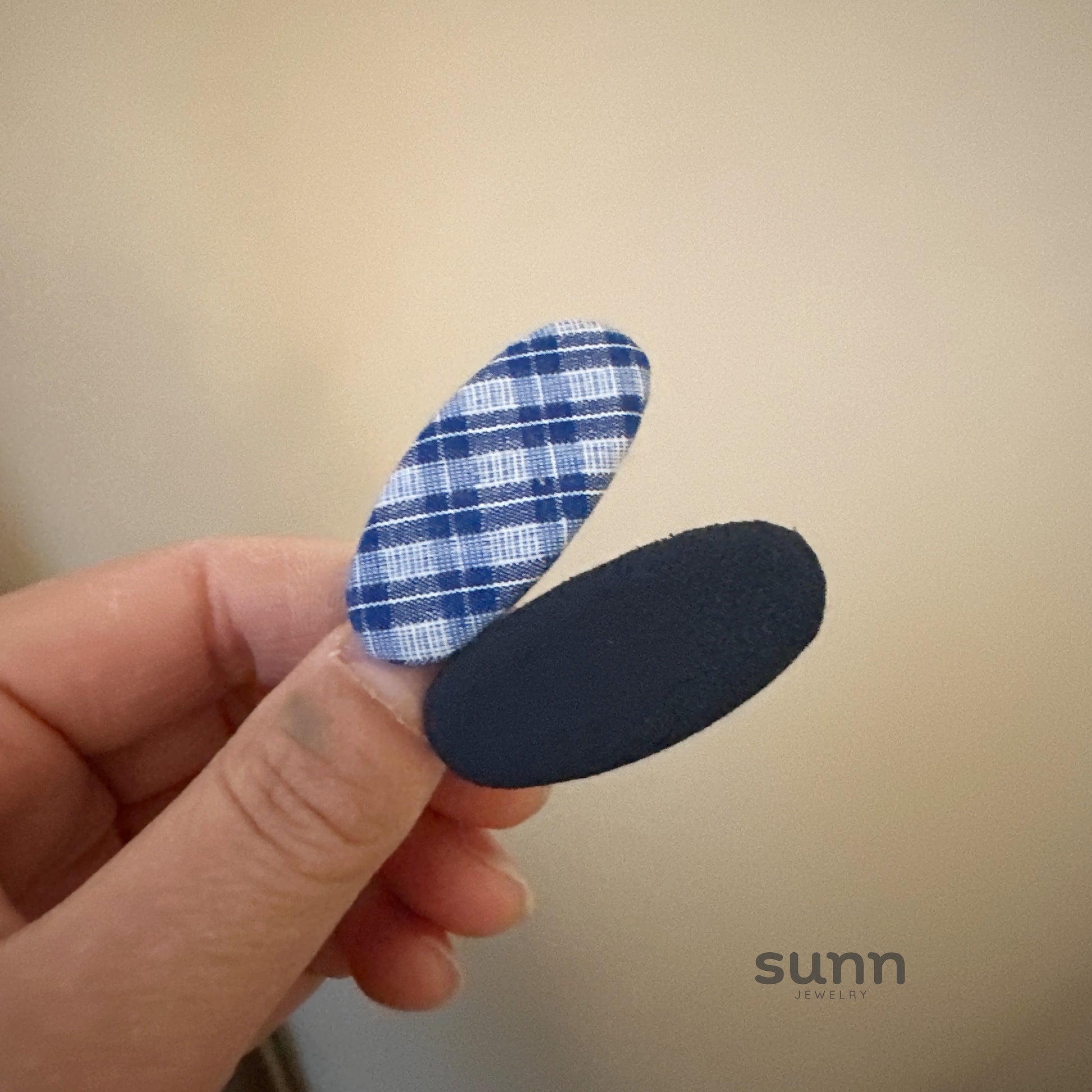 Annah Plaid Fabric Hair Clip [3KEOAH5A]