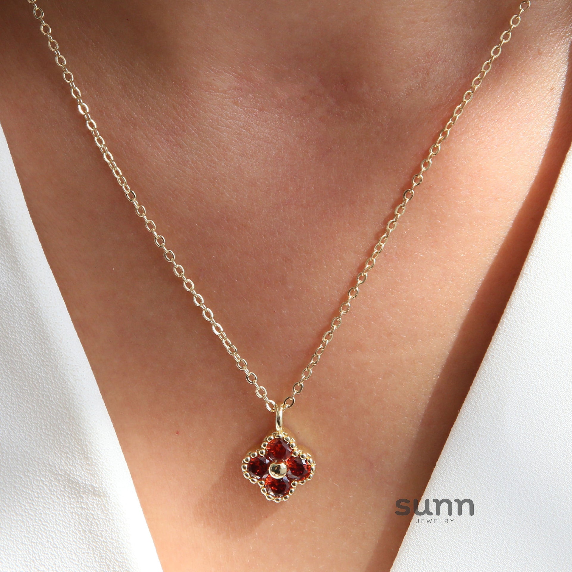 Annamae Clover Charm Necklace [DIRIU768]
