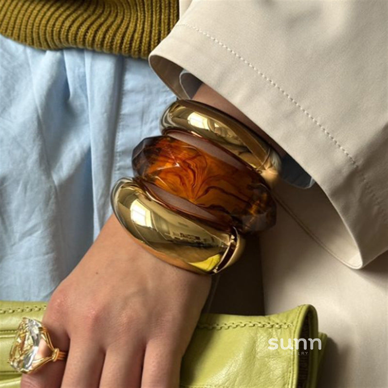 Annamae Statement Resin Bangle [GR1AAJXR]