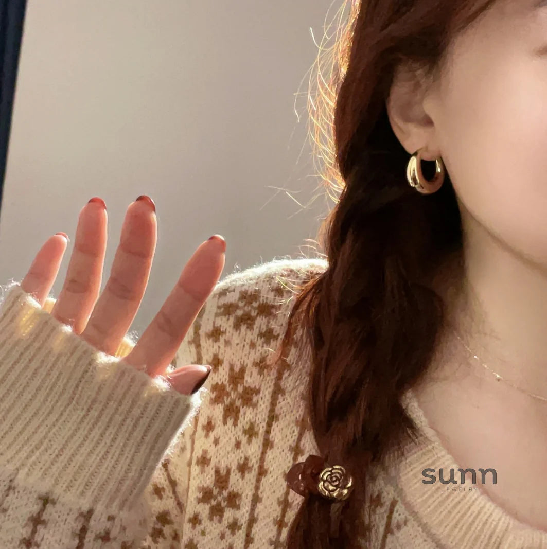 Anne Smooth Hoop Earrings