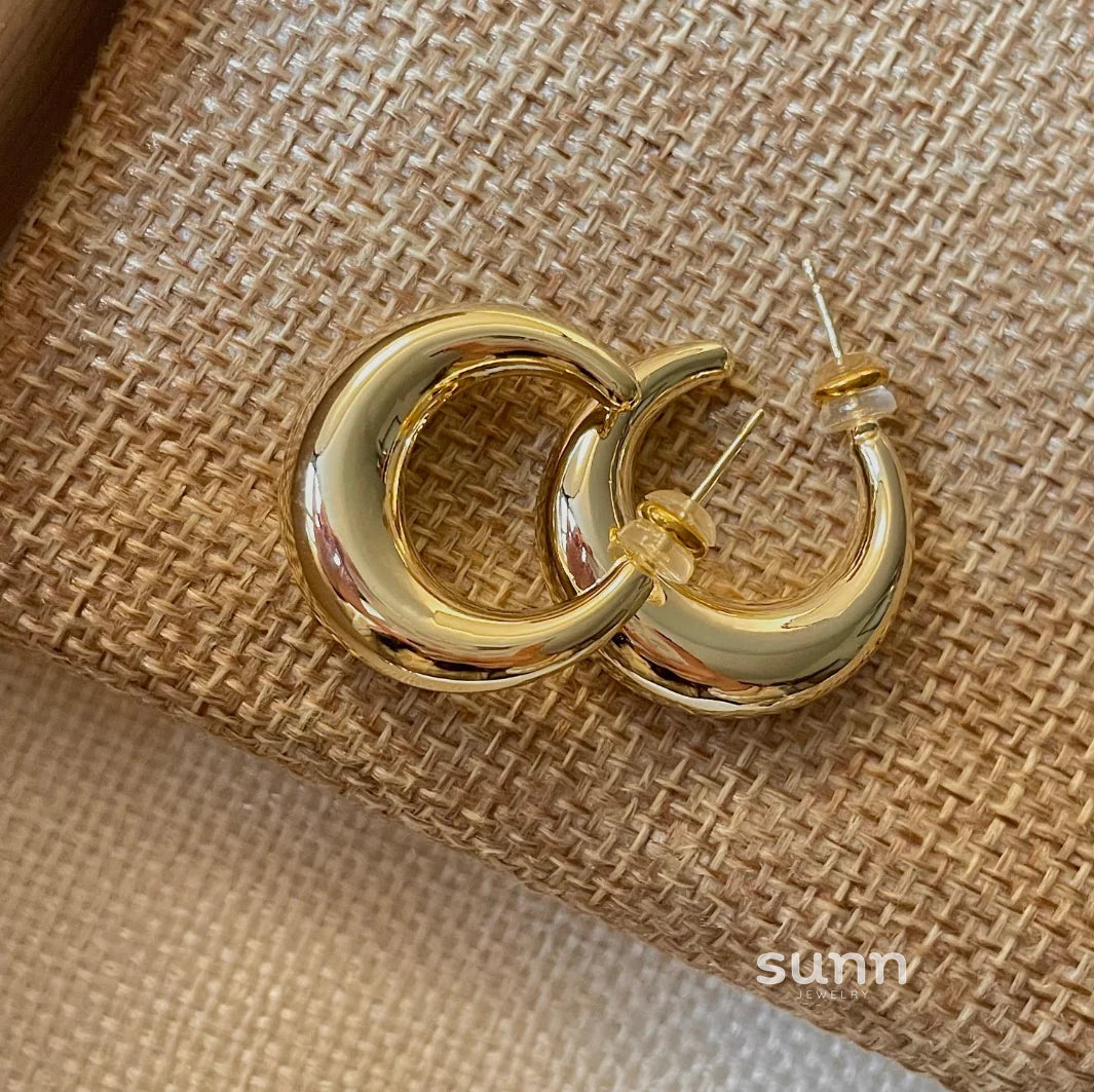 Anne Smooth Hoop Earrings
