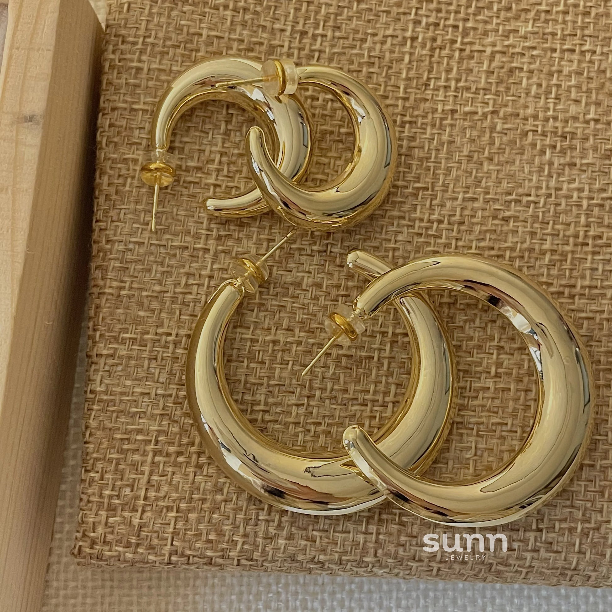Anne Smooth Hoop Earrings
