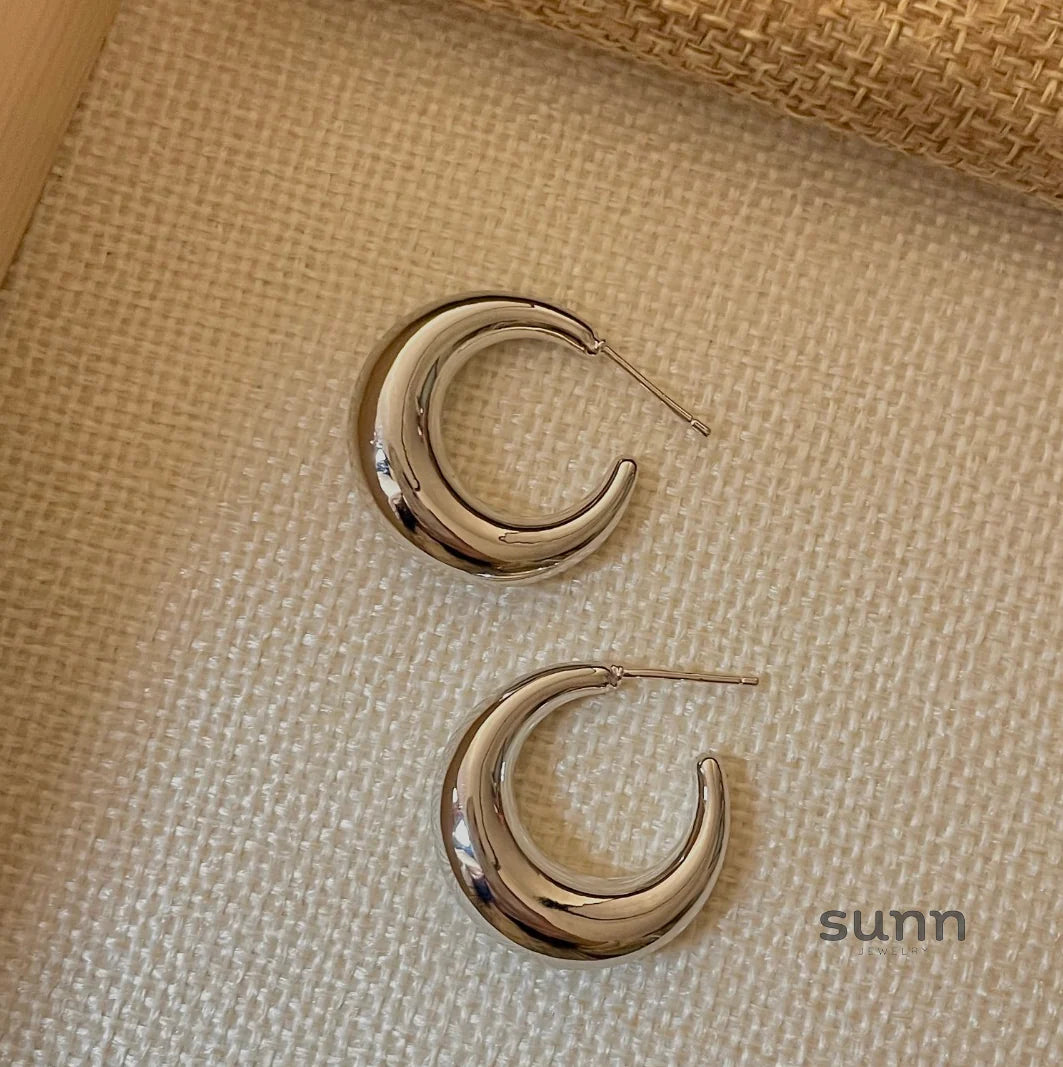 Anne Smooth Hoop Earrings