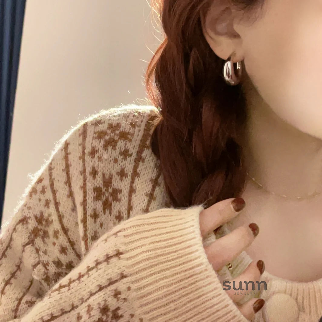 Anne Smooth Hoop Earrings