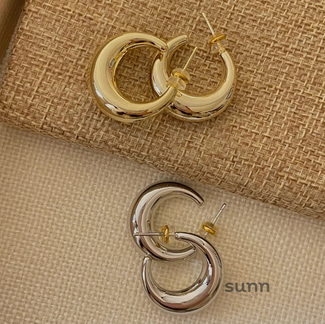 Anne Smooth Hoop Earrings
