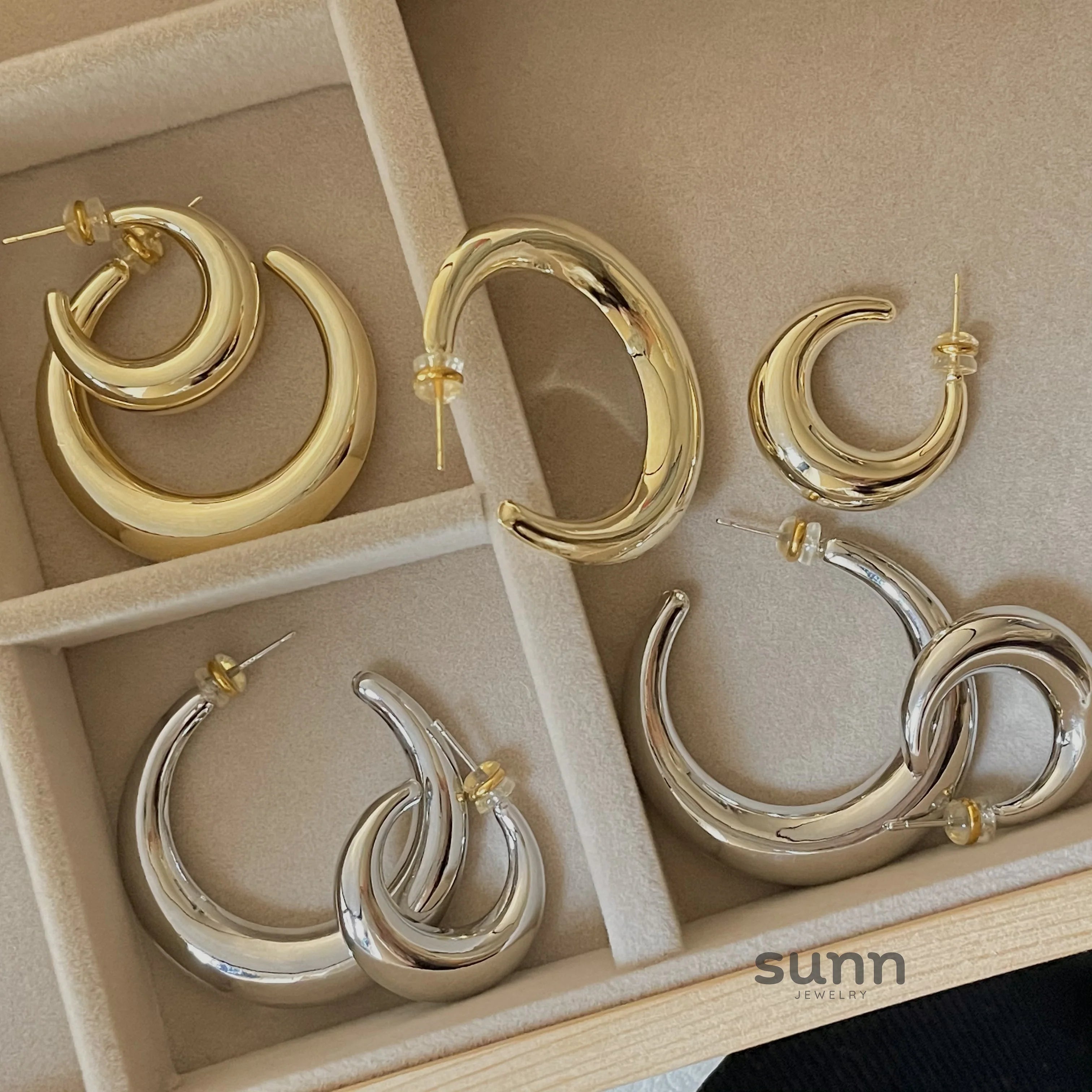 Anne Smooth Hoop Earrings