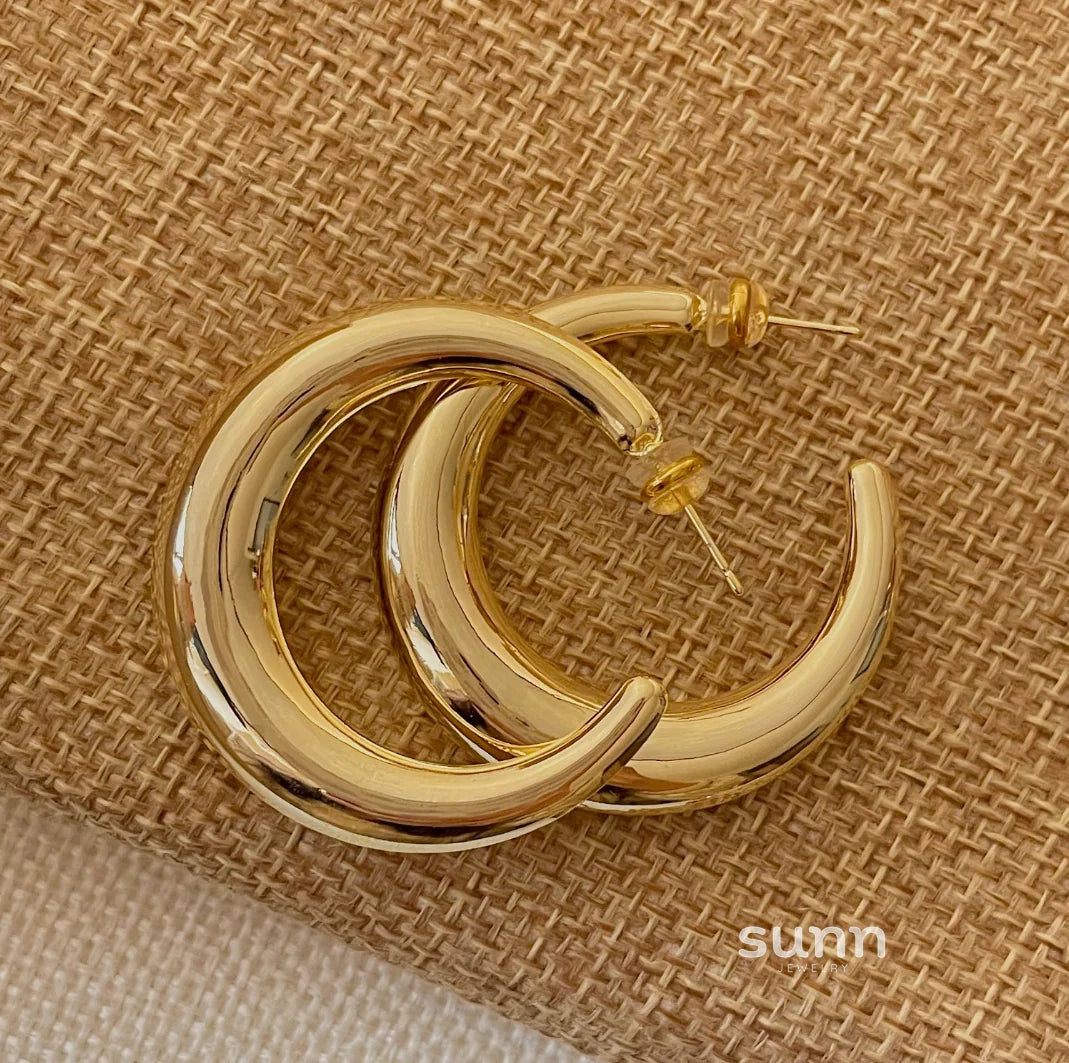 Anne Smooth Hoop Earrings