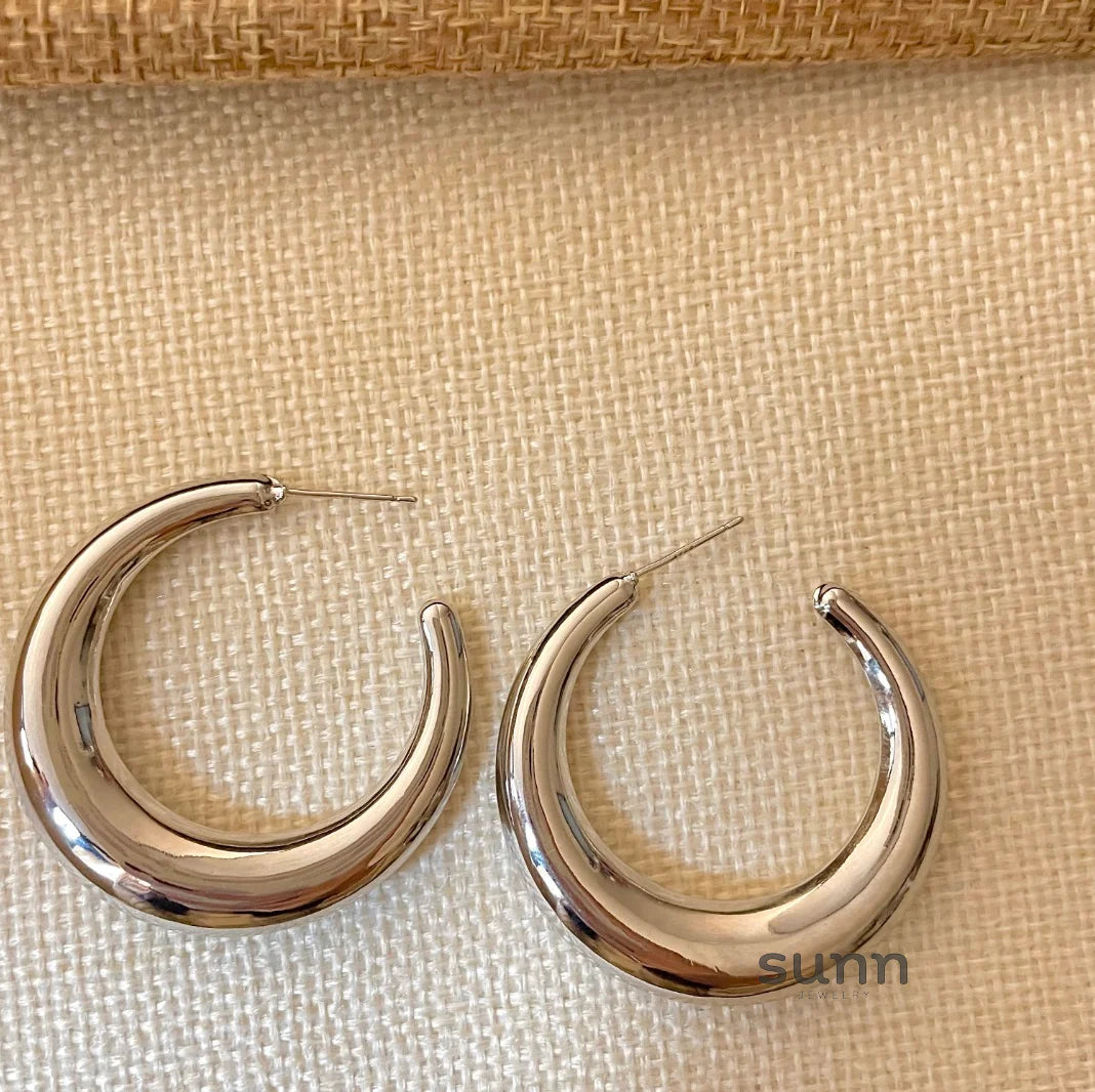Anne Smooth Hoop Earrings