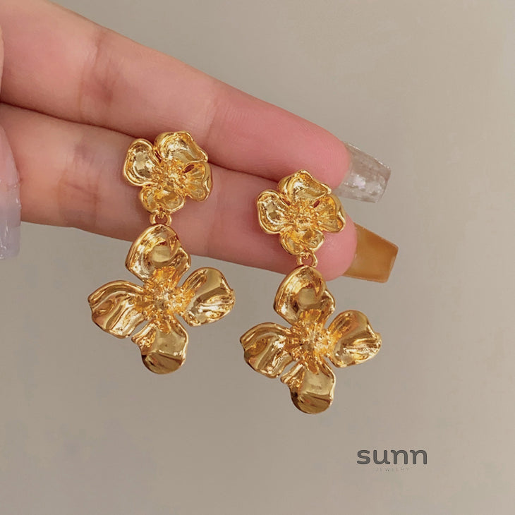 Annemarie Metal Floral Earrings [9JWHAHFS]