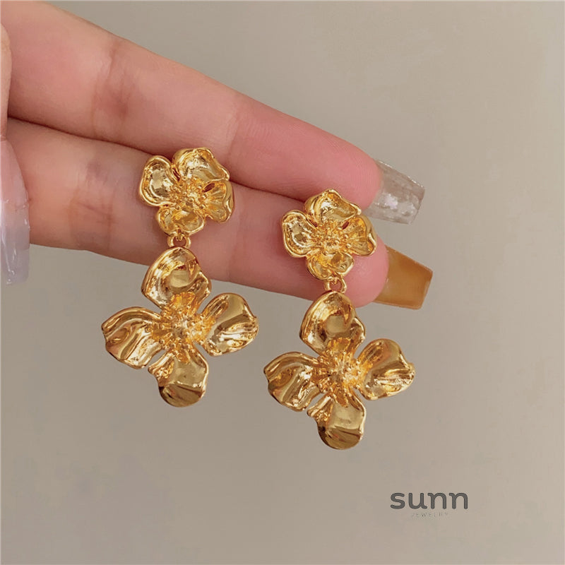 Annemarie Metal Floral Earrings [KTOJ4C0N]