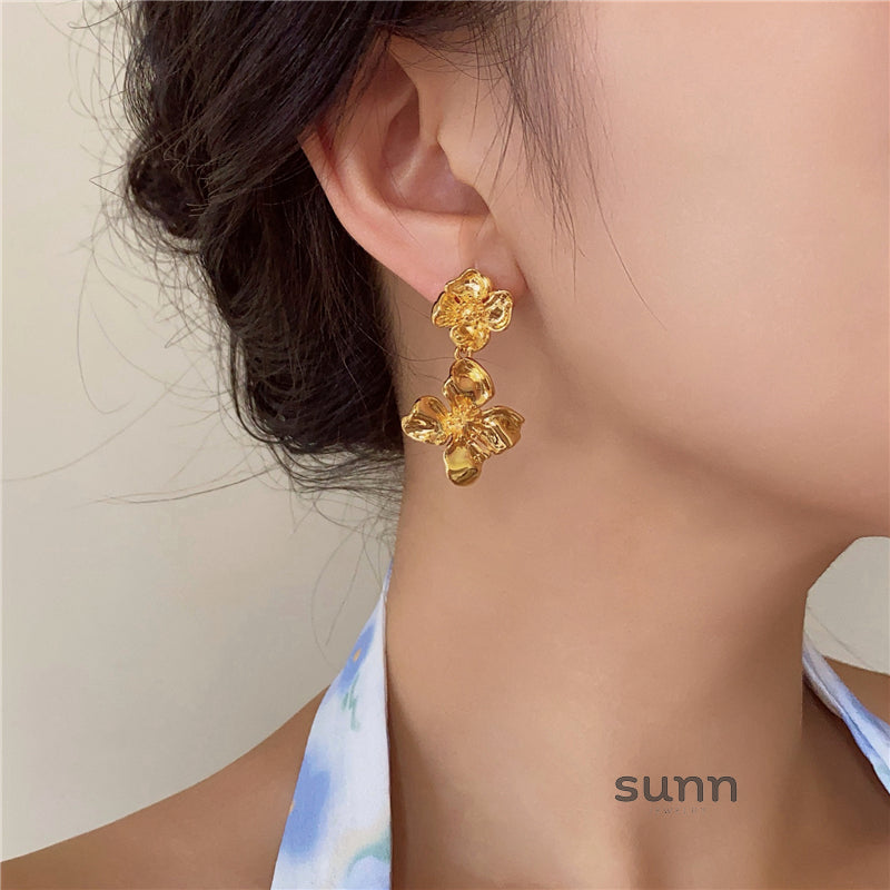 Annemarie Metal Floral Earrings [3SR5HQGT]