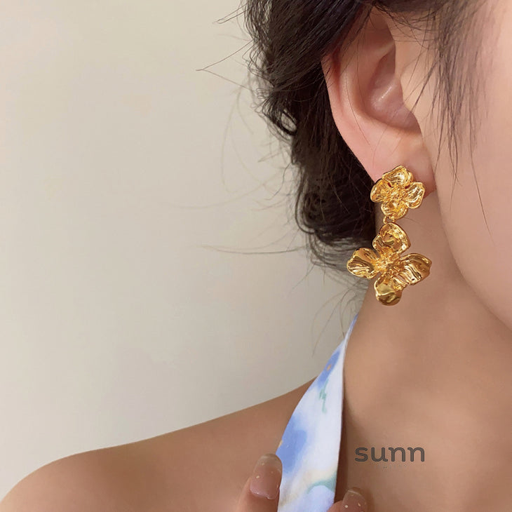 Annemarie Metal Floral Earrings [XQP264L1]