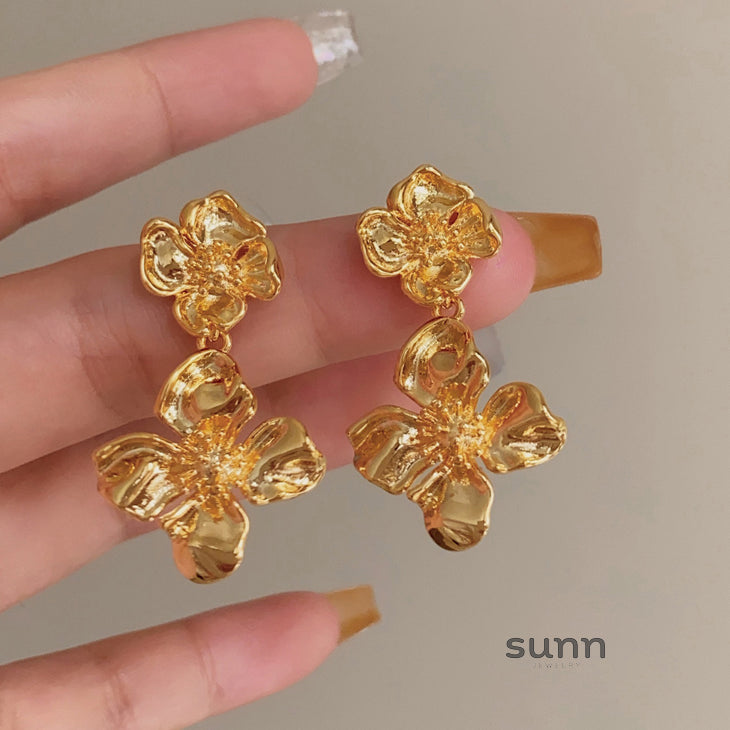 Annemarie Metal Floral Earrings [F71775B4]