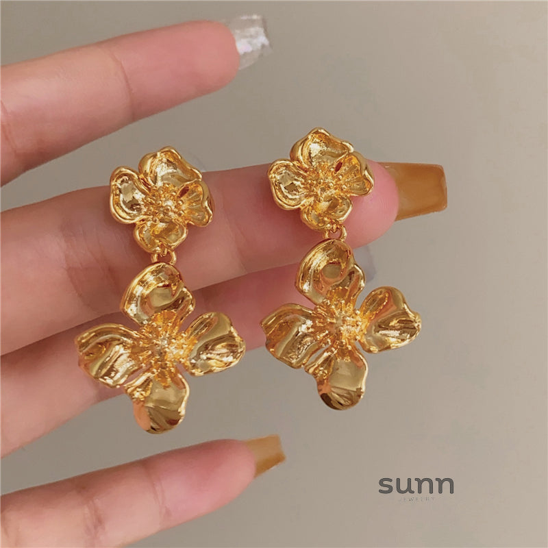 Annemarie Metal Floral Earrings [T95HPQDV]