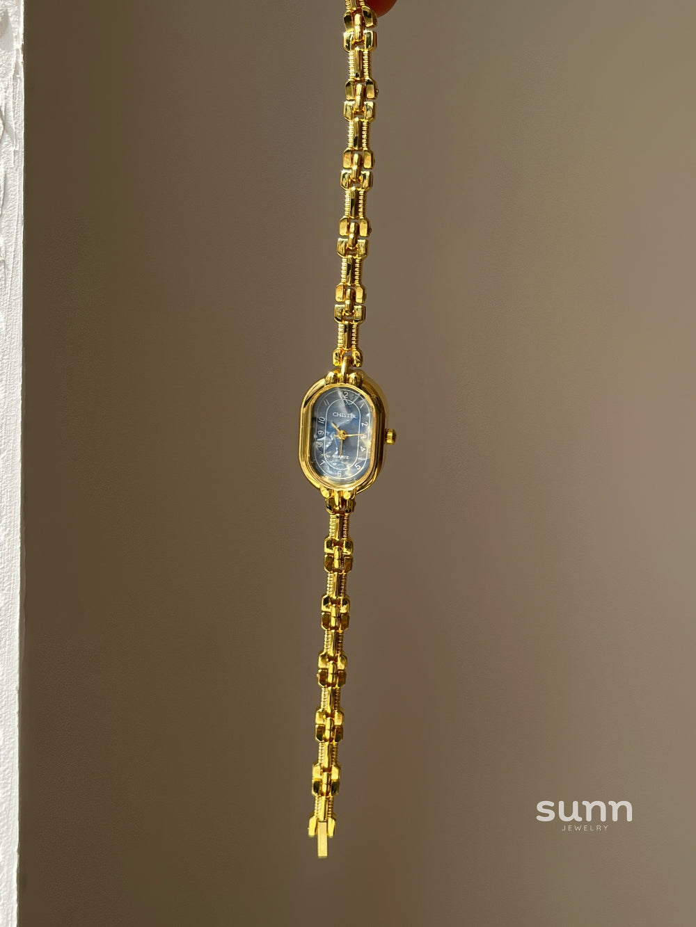 Anslee Mother-of-Pearl Bracelet Watch [JHS4TIZ0]