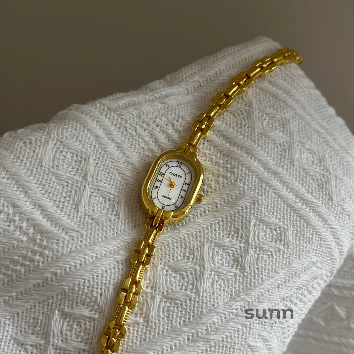 Anslee Mother-of-Pearl Bracelet Watch [5PWU3VT6]