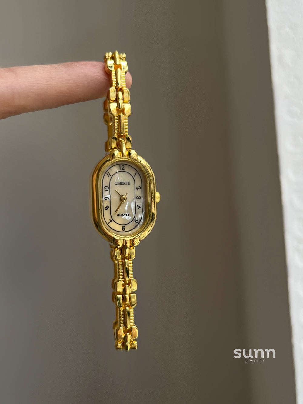 Anslee Mother-of-Pearl Bracelet Watch [NPK8JMNC]
