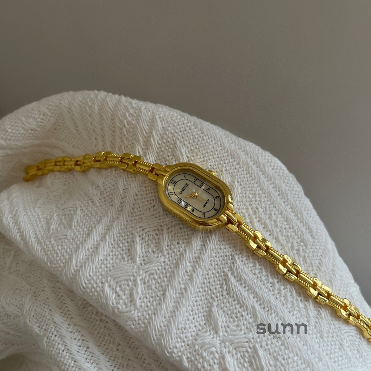 Anslee Mother-of-Pearl Bracelet Watch [6A72YSNI]