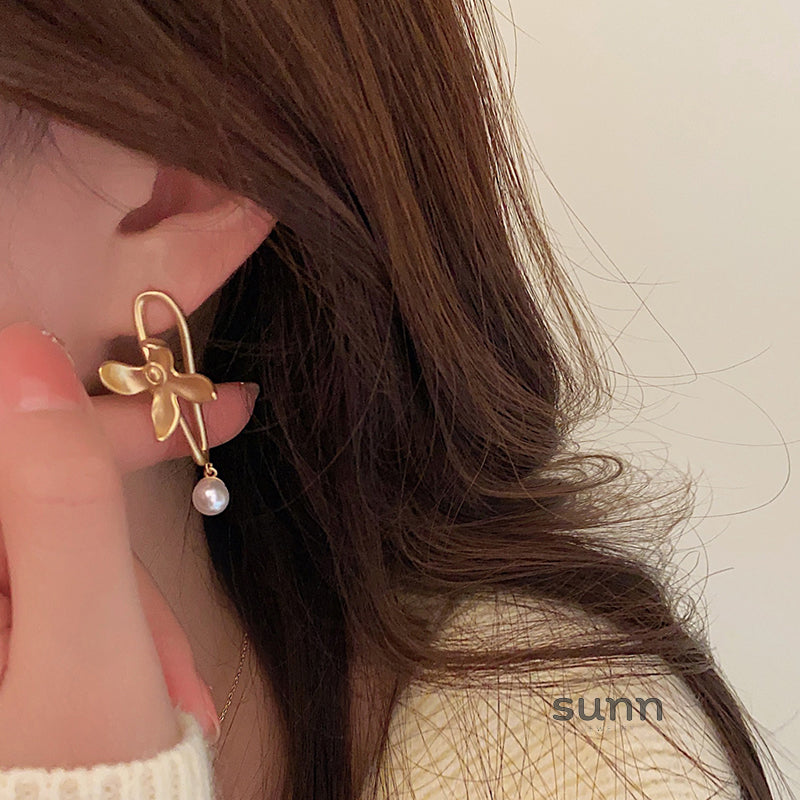Anuhea Matte Gold Pearl Earrings [2HA4EL7H]