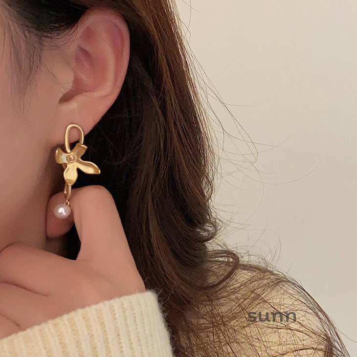 Anuhea Matte Gold Pearl Earrings [HXLKMX7Y]