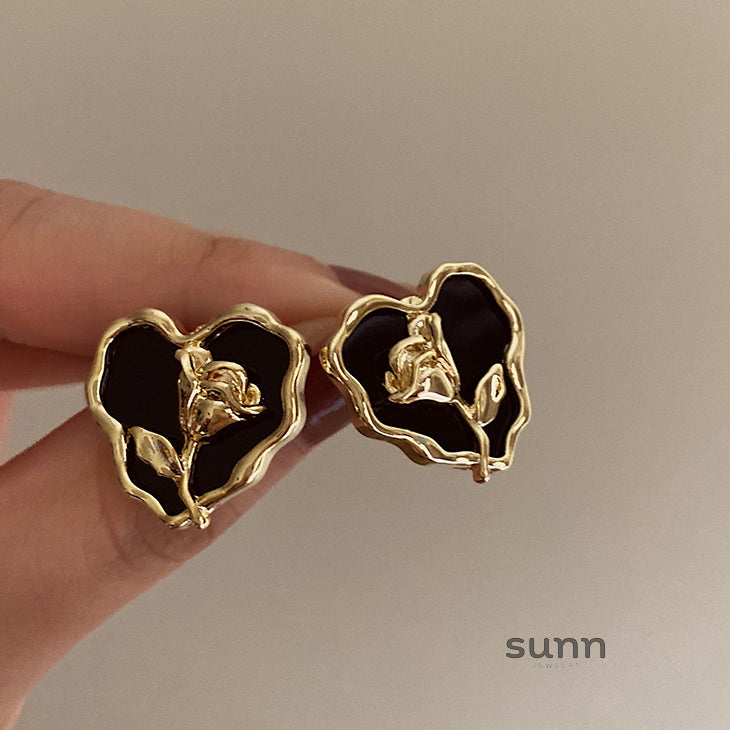 Anvitha Wavy Tulip Heart Earrings [RM2O22PG]