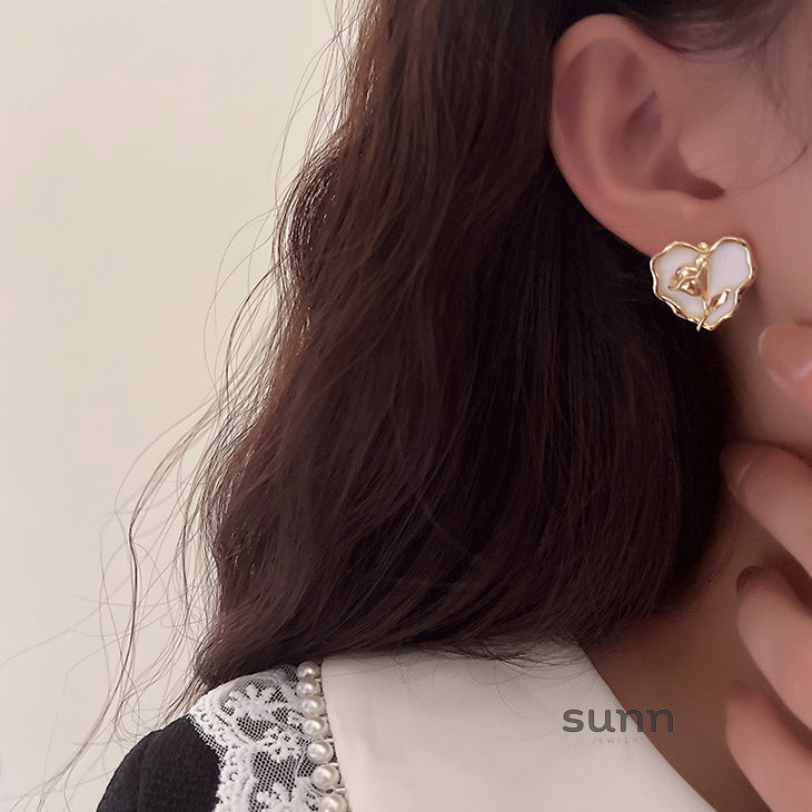 Anvitha Wavy Tulip Heart Earrings [9PTQXVLE]
