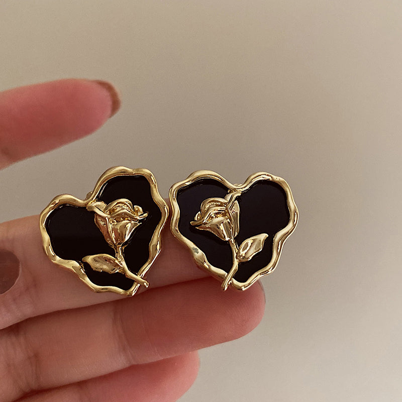 Anvitha Wavy Tulip Heart Earrings [WUA0TVC1]