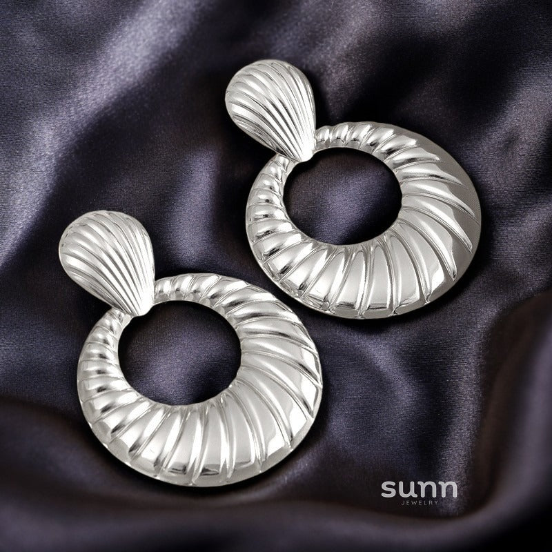 Anyah Corrugated Drop Earrings [VTHZDNXD]