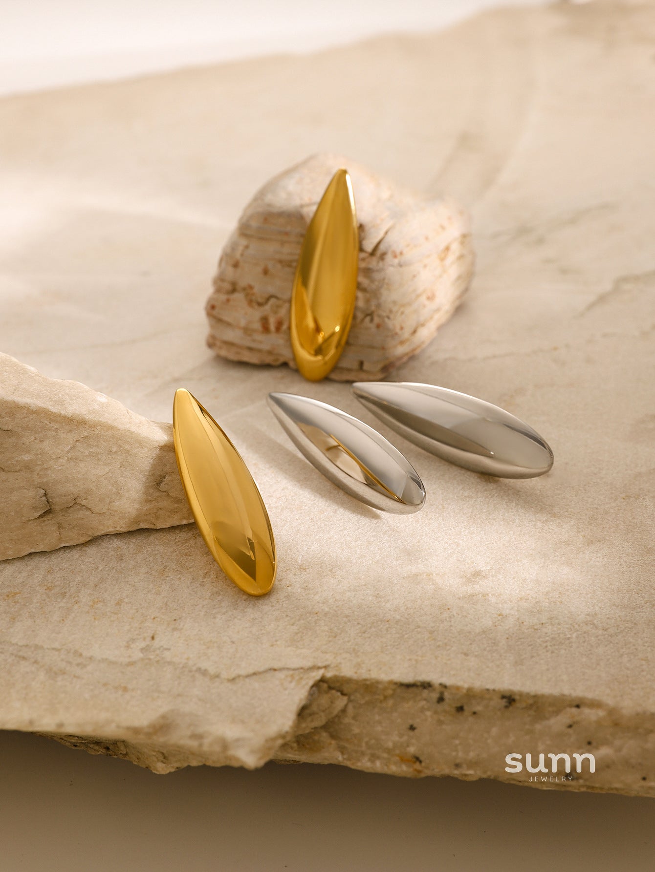 Aolani Glossy Drop Earrings [8JCMF844]