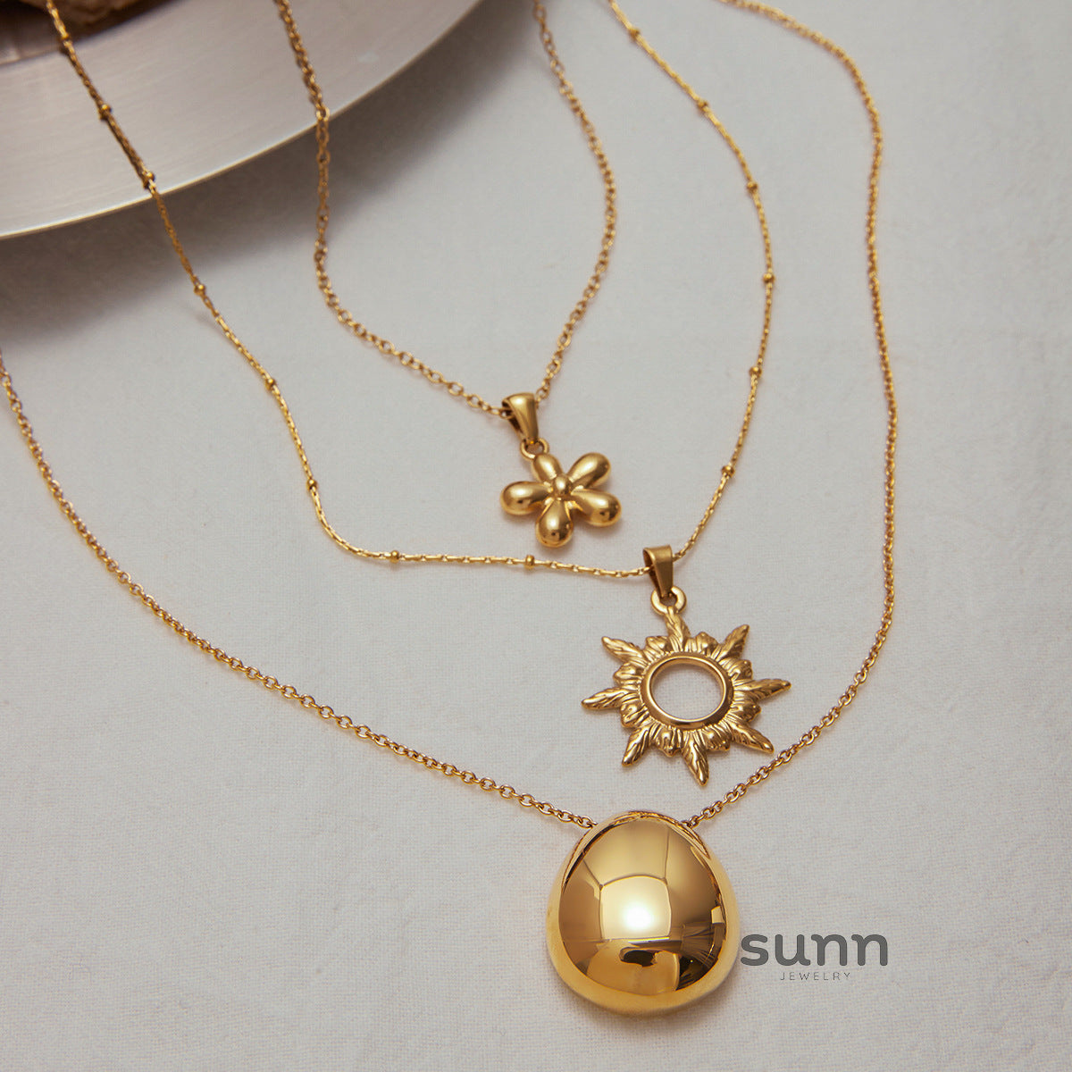 Arabelle Gilded Geometric Necklace [UKHHNLPS]
