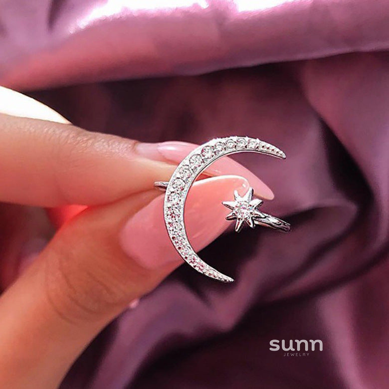 Araceli Celestial Crescent Ring [5R9FUAU9]