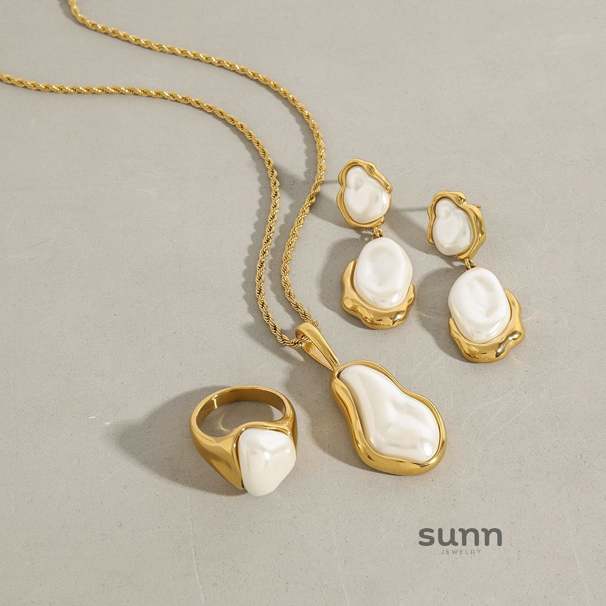 Araina Irregular Pearl Jewelry Set [63M0ID2C]
