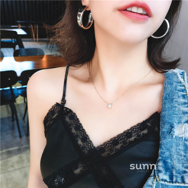 Araina Statement Hoop Earrings [CUMPDT08]