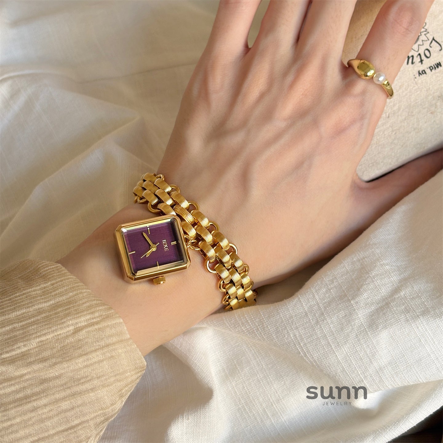 Arantxa Dainty Square Bracelet Watch [BRTW1TWL]