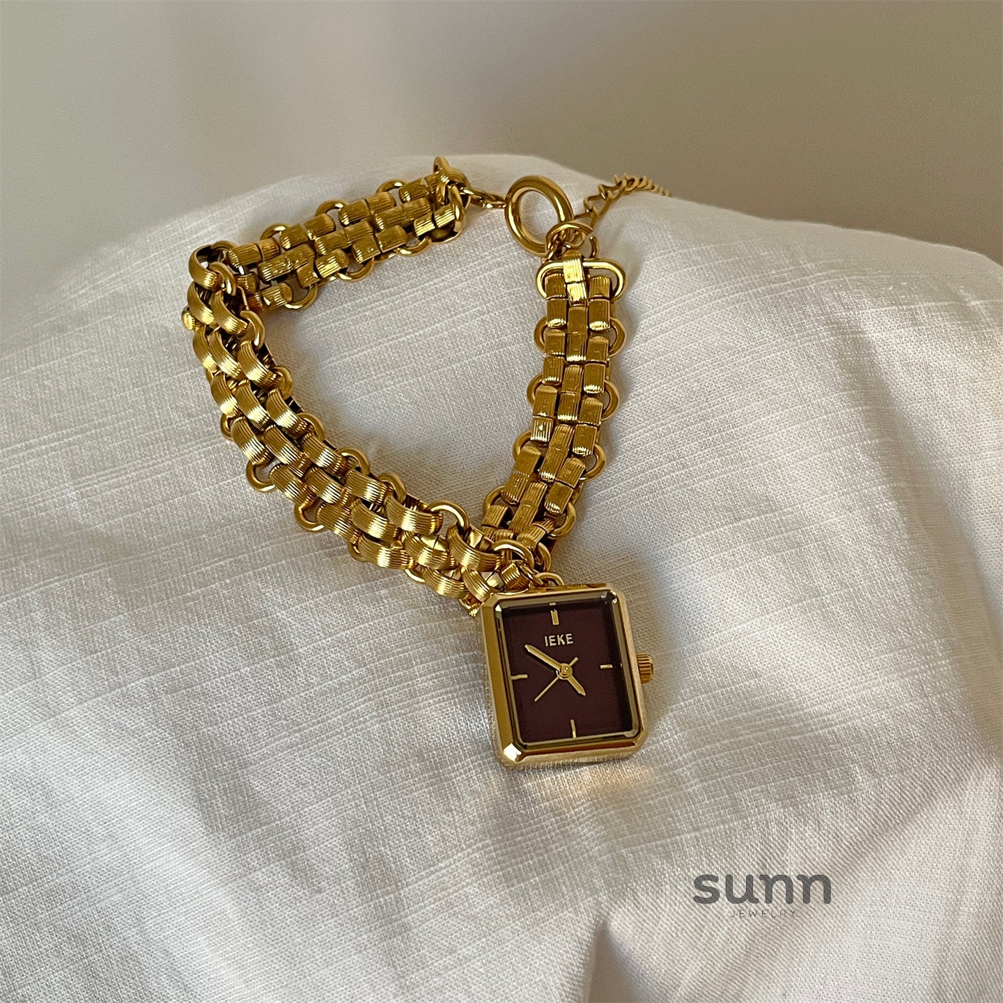 Arantxa Dainty Square Bracelet Watch [S8SOR2E6]