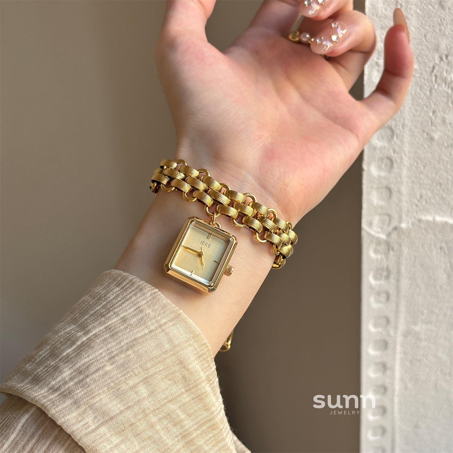 Arantxa Dainty Square Bracelet Watch [NL6ZHTFZ]