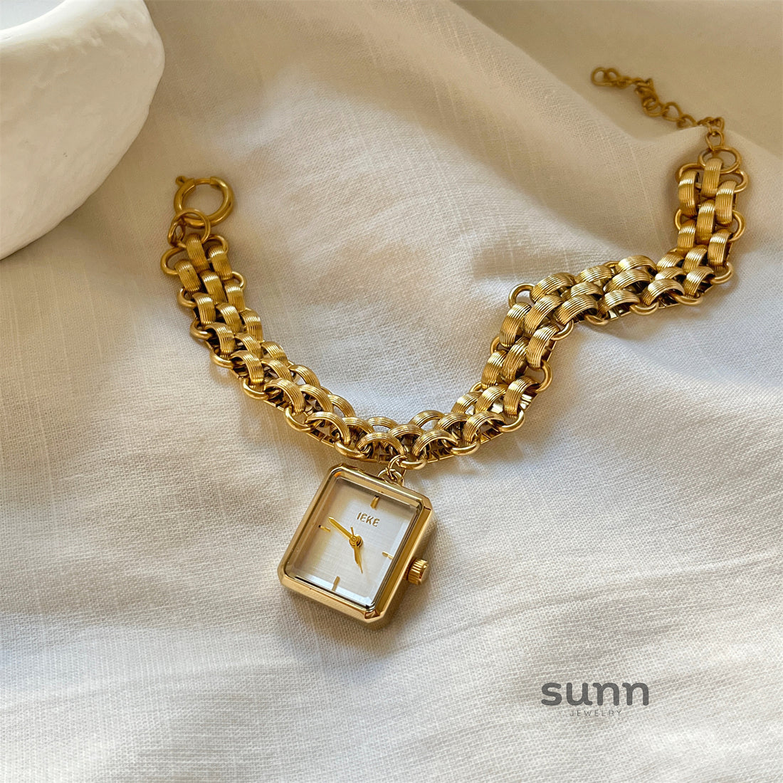 Arantxa Dainty Square Bracelet Watch [2JH4Z0IM]