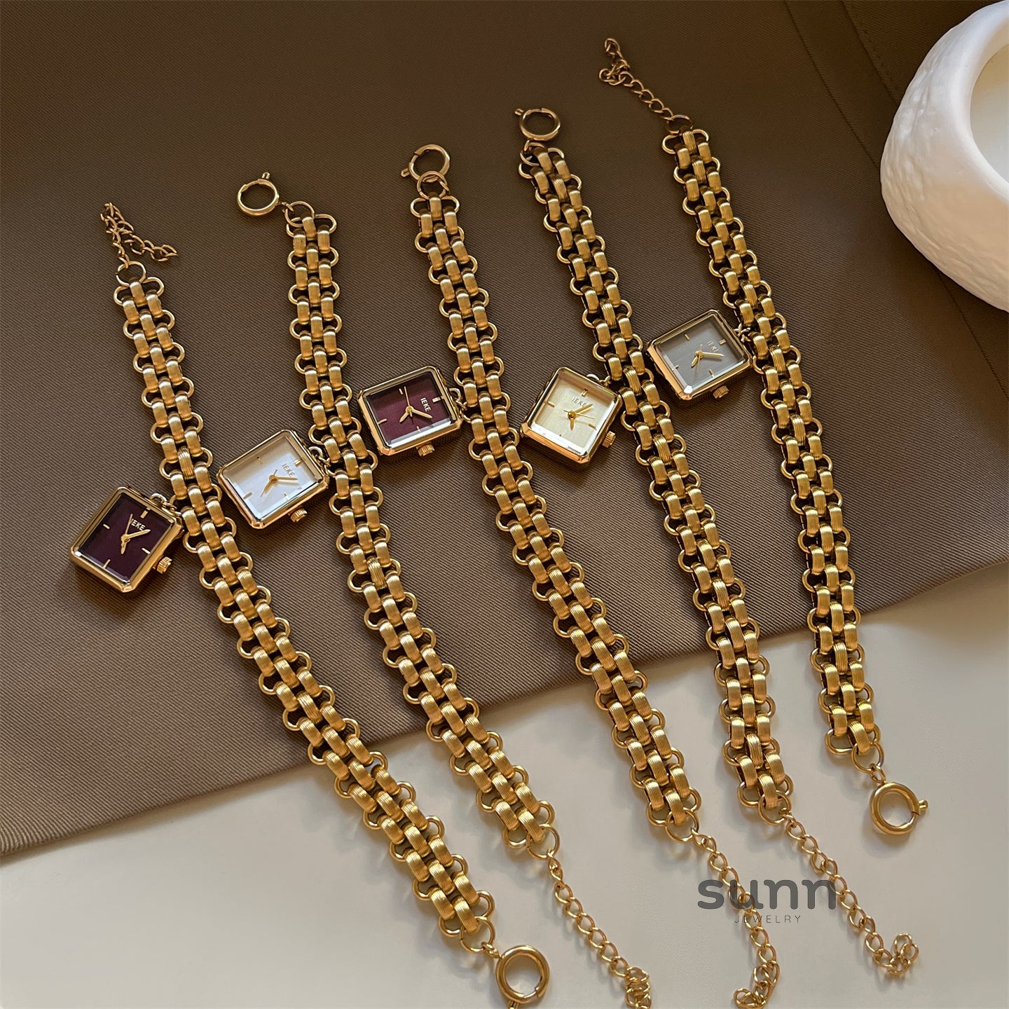 Arantxa Dainty Square Bracelet Watch [MYD9PCVE]