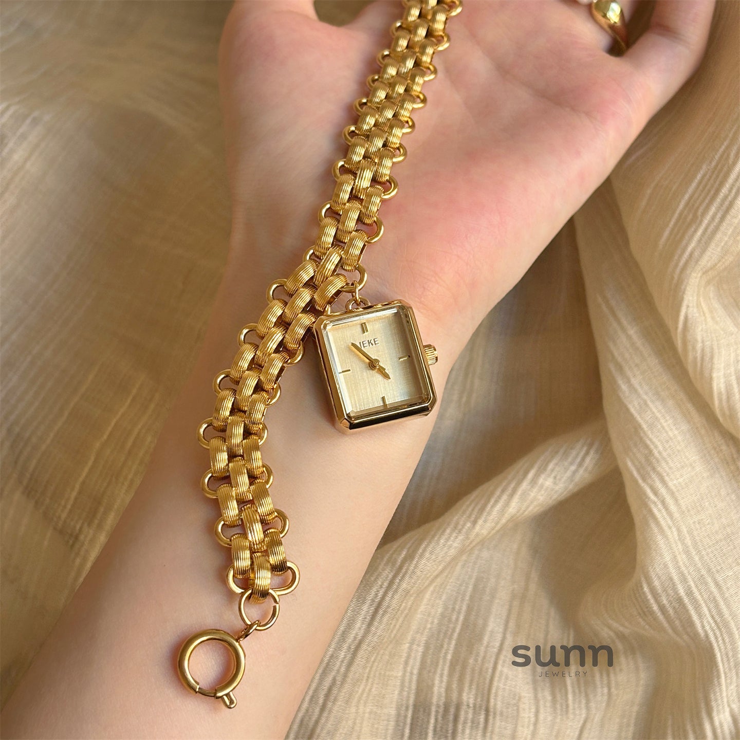 Arantxa Dainty Square Bracelet Watch [VFCWOXKY]