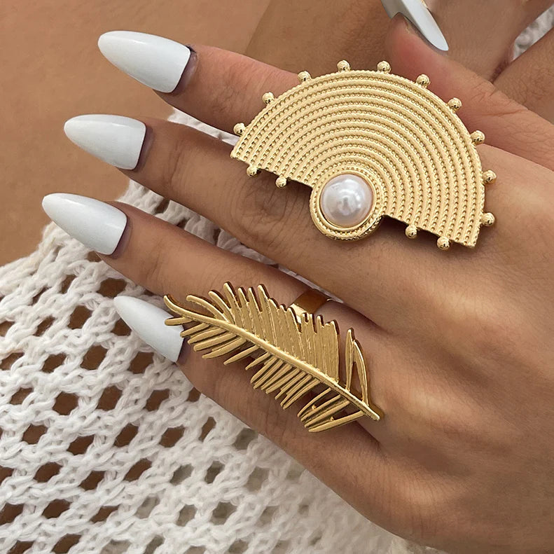 Arcadia Feathered Fan Ring