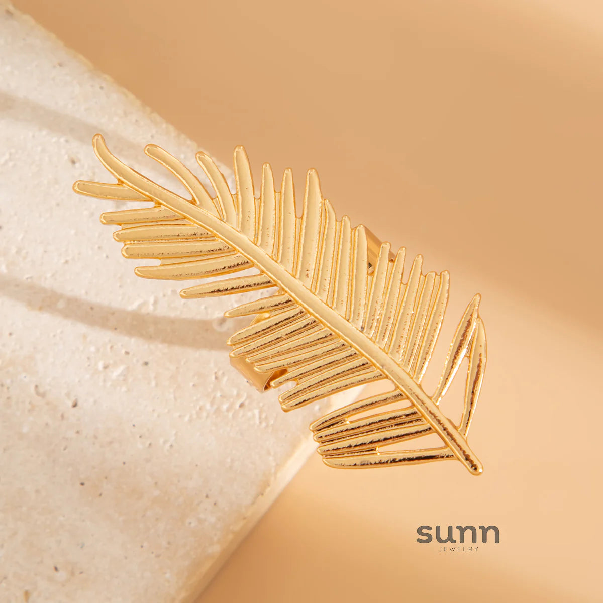 Arcadia Feathered Fan Ring