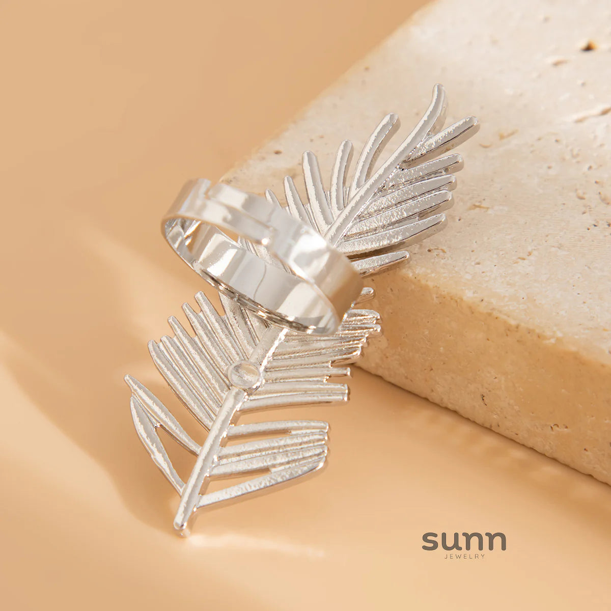 Arcadia Feathered Fan Ring