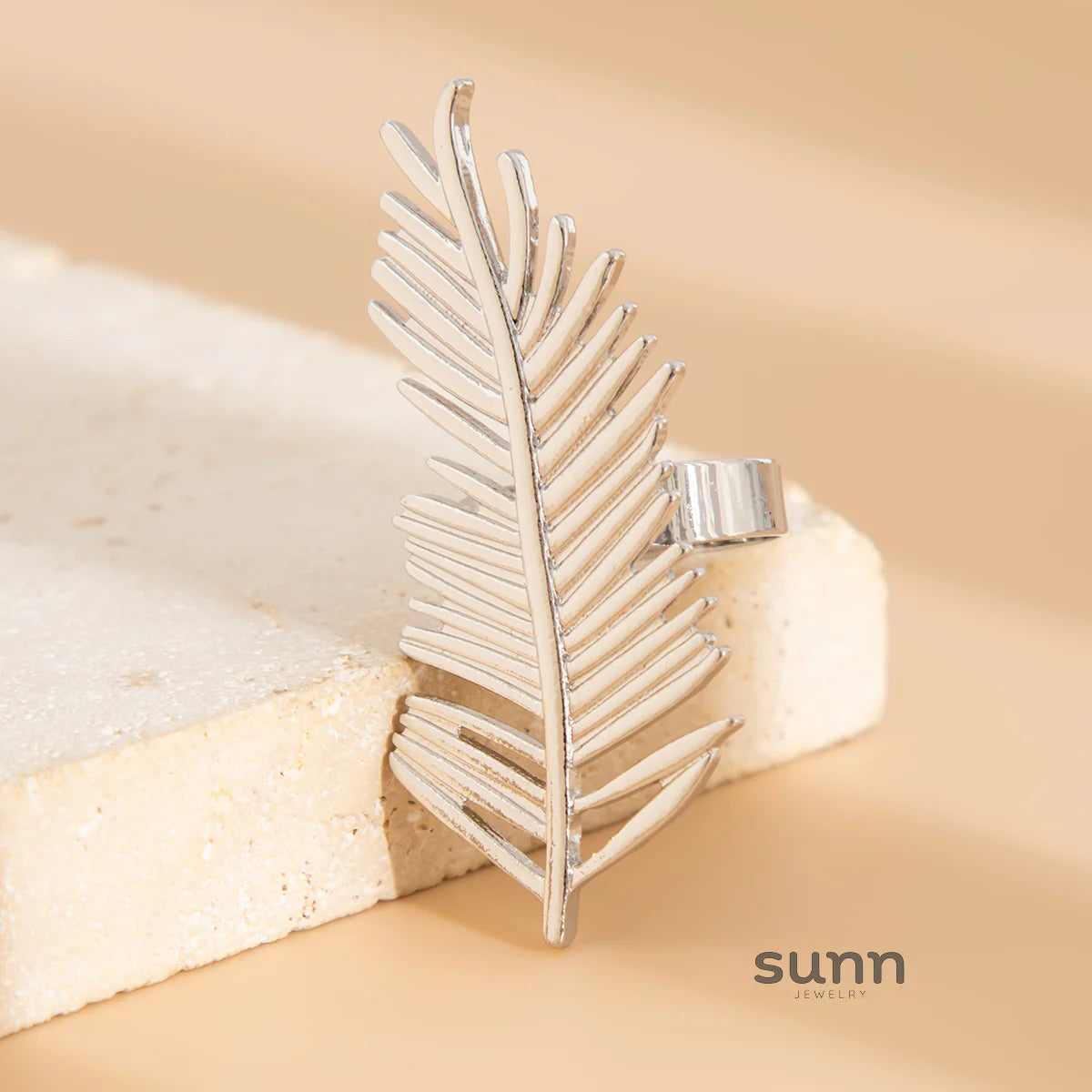 Arcadia Feathered Fan Ring
